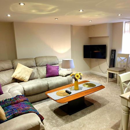 Elegant 2 Bed Apartment In Manchester Exterior photo