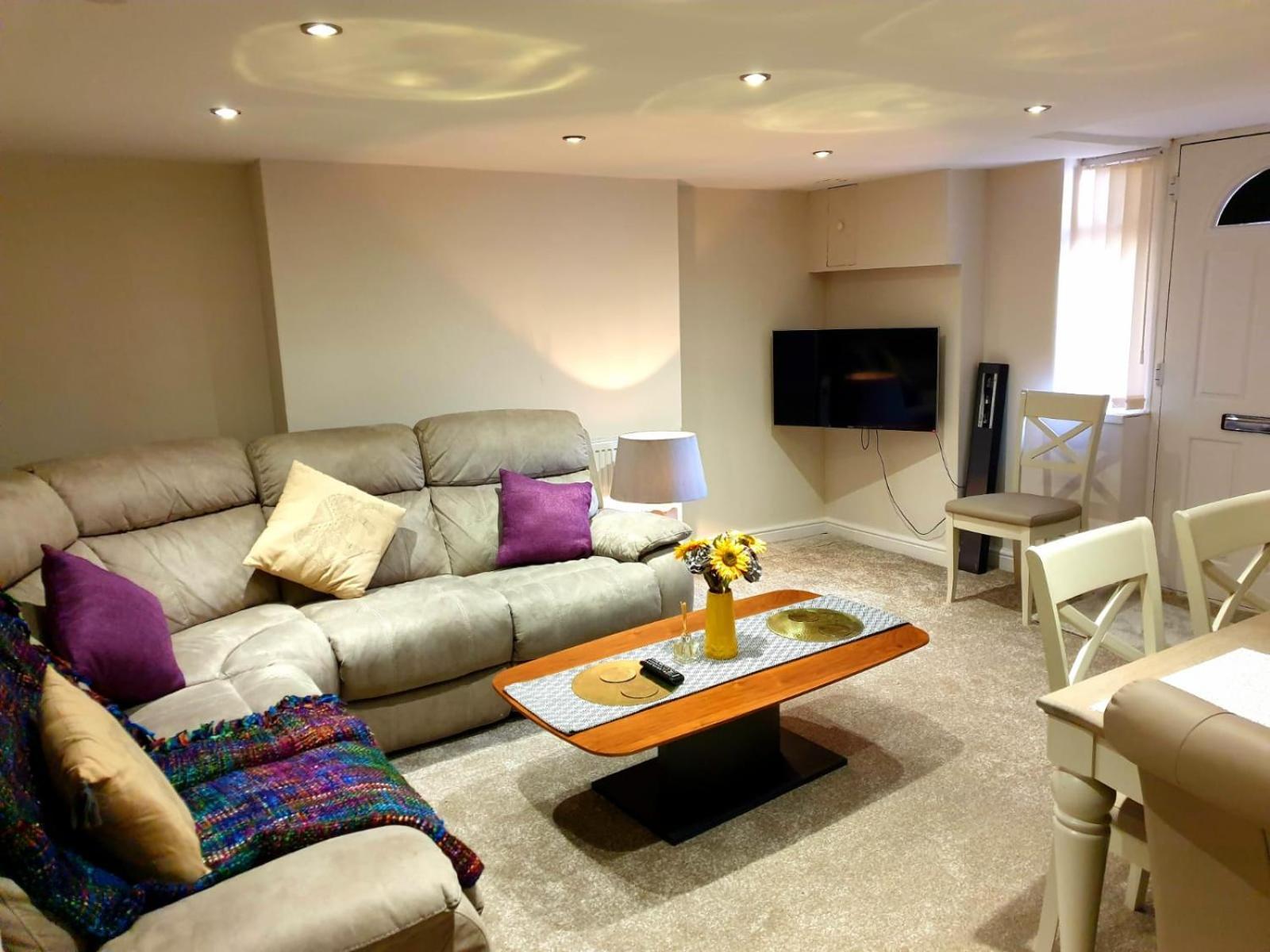 Elegant 2 Bed Apartment In Manchester Exterior photo